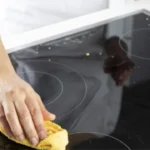 Come pulire il piano a induzione senza graffiarlo