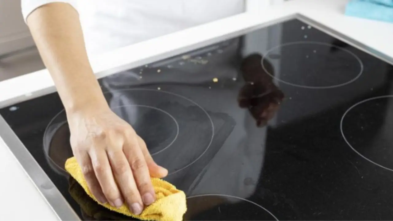 Come pulire il piano a induzione senza graffiarlo