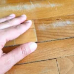 Come togliere i graffi dal parquet: ecco il rimedio dell’esperto