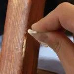 Non usare salviette umidificate su queste superfici: le danneggiano