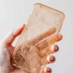 Come pulire la cover del telefono: ecco il rimedio che nessuno conosceva