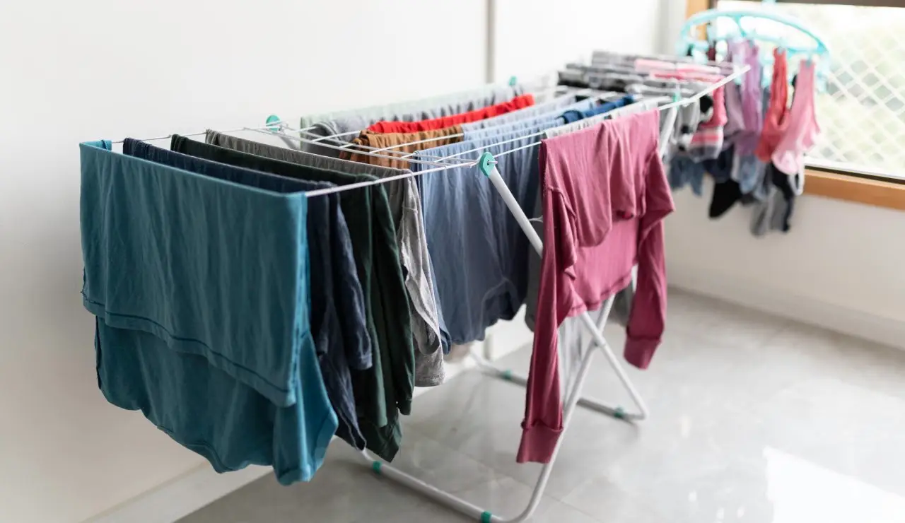 Non asciugare i panni in casa se hai problemi di umidità